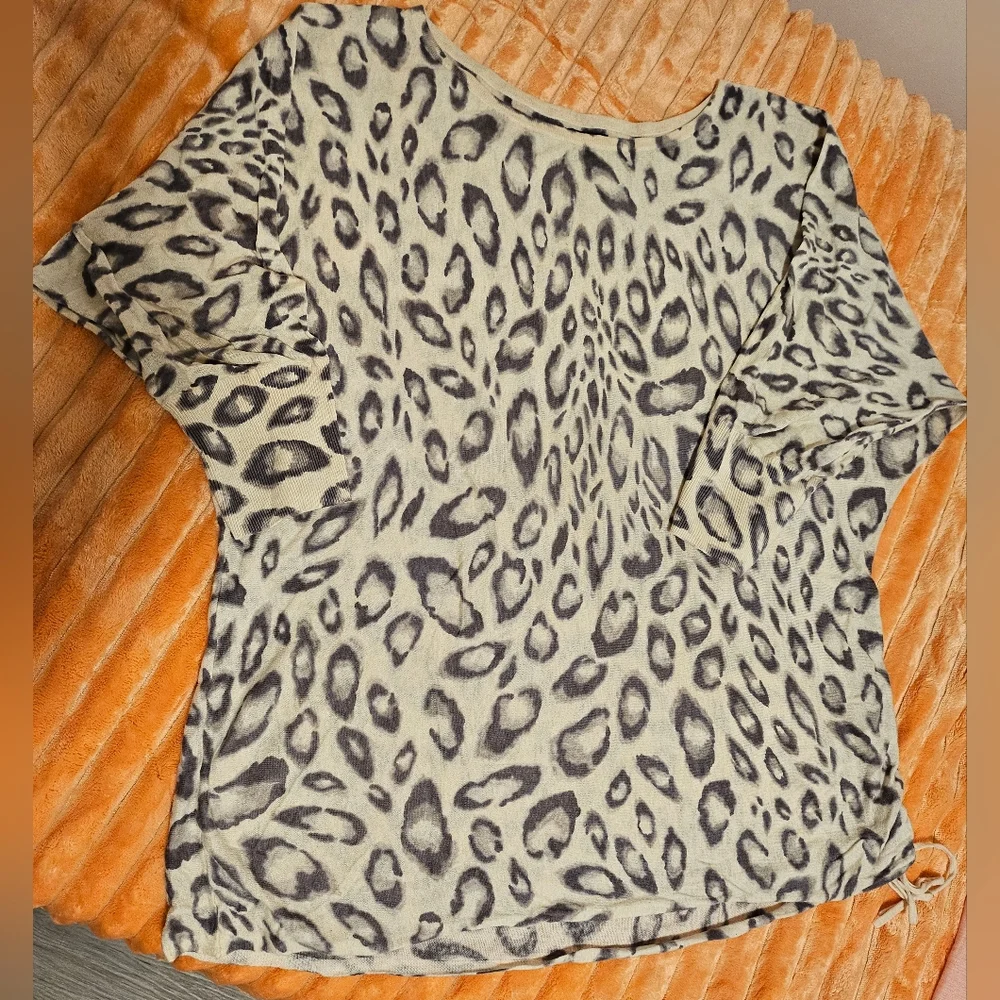 Sweater - Picture 1 of 3